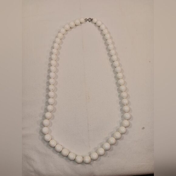 women white necklace - Picture 3 of 4